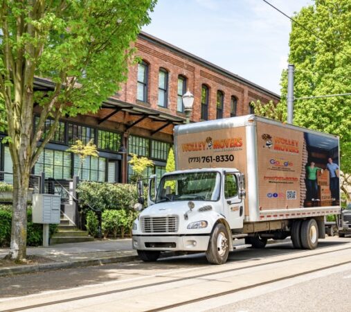 wolley-movers-truck